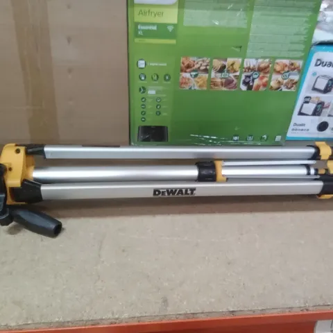 BOXED DEWALT ¼" -20 THREAD LASER TRIPOD 0.75M - 1.84M 