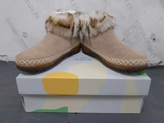 BOXED PAIR OF EARTH ORIGINALS EMMALYN BOOTIES IN BEIGE SIZE 6