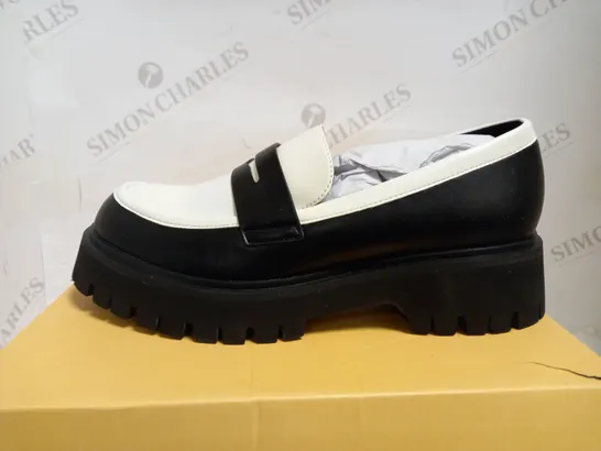 KOI VEGAN BLACK & WHITE MARY JANES UK SIZE 9