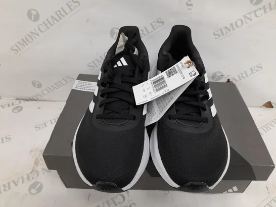 BOXED PAIR OF ADIDAS RUN FALCON 3 TRAINERS IN BLACK/WHITE - UK 6