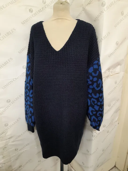 JOE BROWN VNECK KNITTED JUMPER IN NAVY WITH LEOPARD PRINT SLEEEVES SIZE 16/18