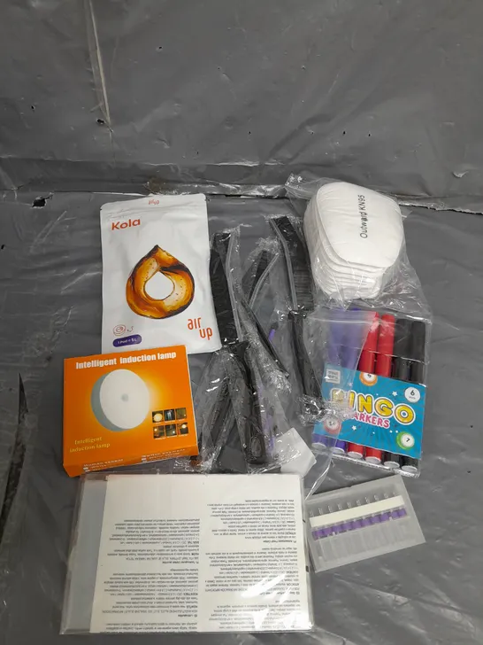 APROXIMATELY 15 ASSORTED HOUSEHOLD ITEMS TO INCLUDE LAMPS , MARKERS , AIR UP KOLA CAPSULE , ETC  