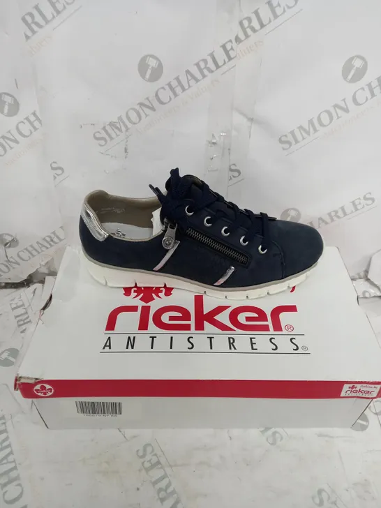 BOXED RIEKER SIZE 6 NAVY WEDGE TRAINER 