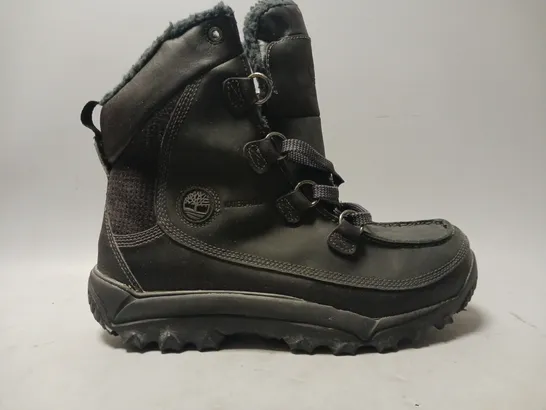 BOXED PAIR OF TIMBERLAND ANKLE BOOTS IN BLACK SIZE 11.5