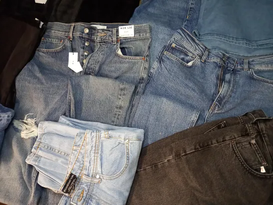 10 PAIRS OF ASSORTED JEANS DIFFERENT SIZES DIFFERENT DENIM