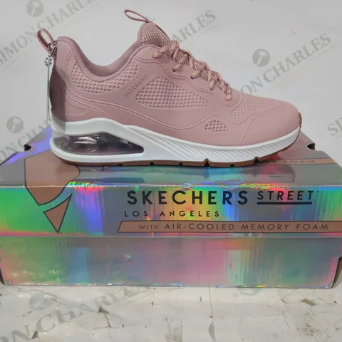 BOXED PAIR OF SKECHERS UNO2 TRAVEL LD23 MEMORY FOAM TRAINERS IN PINK UK SIZE 4