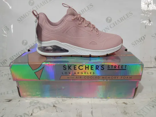 BOXED PAIR OF SKECHERS UNO2 TRAVEL LD23 MEMORY FOAM TRAINERS IN PINK UK SIZE 4