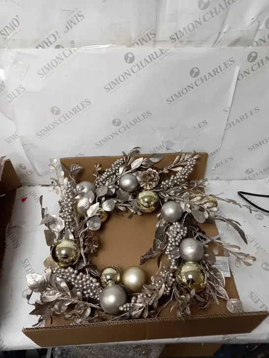 CHAMPAGNE AND GOLD PRE-LIT FESTIVE WREATH RRP £32.99