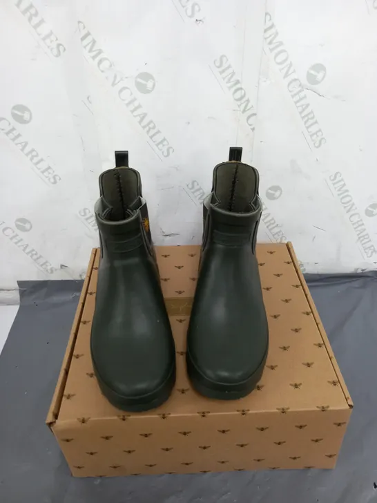 EUR 37 BOXED GREEN WELLIES 