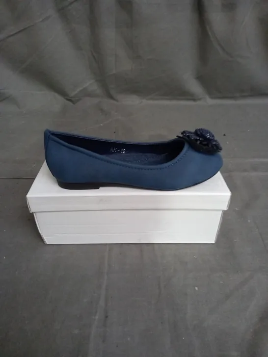 BOX OF 12 PAIRS OF SCINTILLA GIRLS BALLET FLAT SHOES IN NAVY - VARIOUS SIZES