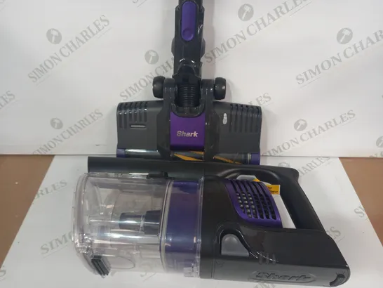 SHARK ANTI HAIR WRAP CORDLESS PET VACUUM CLEANER IZ202UKT RRP £379