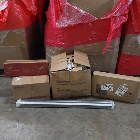 PALLET OF ASSORTED ITEMS INCLUDING: ELECTRIC FRYER, OFFICE CHAIR, KID'S METAL DETECTOR, ROLLER BLINDS, FABRIC WARDROBE ECT