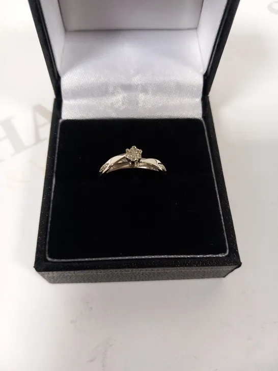 BOXED 9CT WHITE GOLD RING