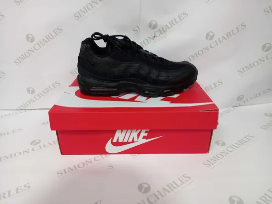 NIKE AIR MAX 95'S ESSENTIAL IN BLACK -  UK 11