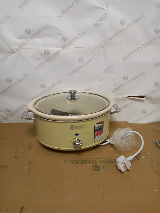 SWAN RETRO SLOW COOKER 6.5L