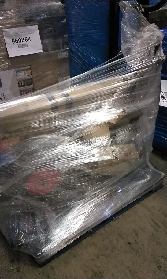 PALLET CONSISTING OF GEARSTONE TREADMILL FOLDING 2 IN 1 AND REEBOK CROSS TRAINER