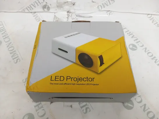 BOXED LED PROJECTOR 