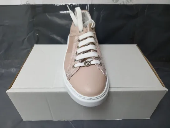 PAIR OF MODA IN PELLE AURAN TRAINERS IN LIGHT PINK - SIZE 7