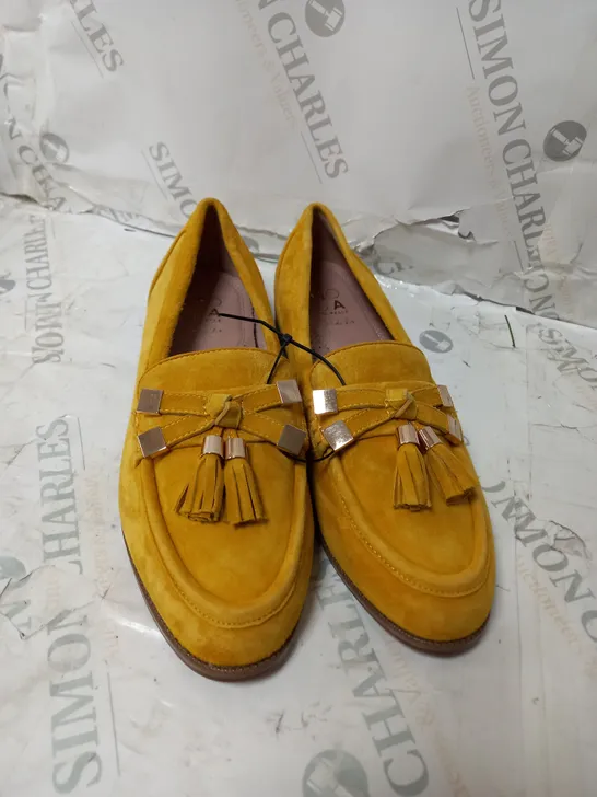 MODA WIDE FIT LOAFERS SIZE 40