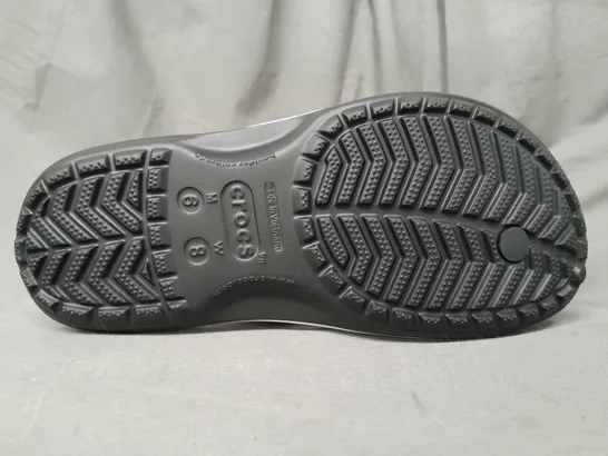 PAIR OF CROCS CROCBAND FLIP-FLOPS IN BLACK UK SIZE M5/W6