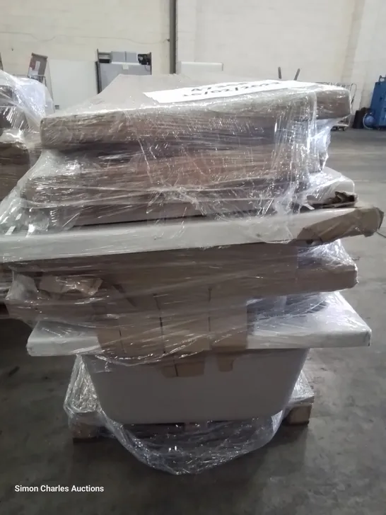 PALLET OF APPROXIMATELY FOUR ASSORTED BATHS & SIDE PANELS