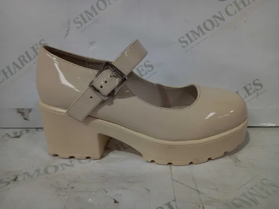 BOXED PAIR OF KOI VEGAN LEATHER LOW BLOCK HEEL CLOSED TOE SHOES IN BEIGE UK SIZE 6