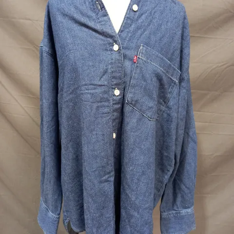 LEVI'S OVERSIZED DENIM SHIRT IN BLUE SIZE SMALL