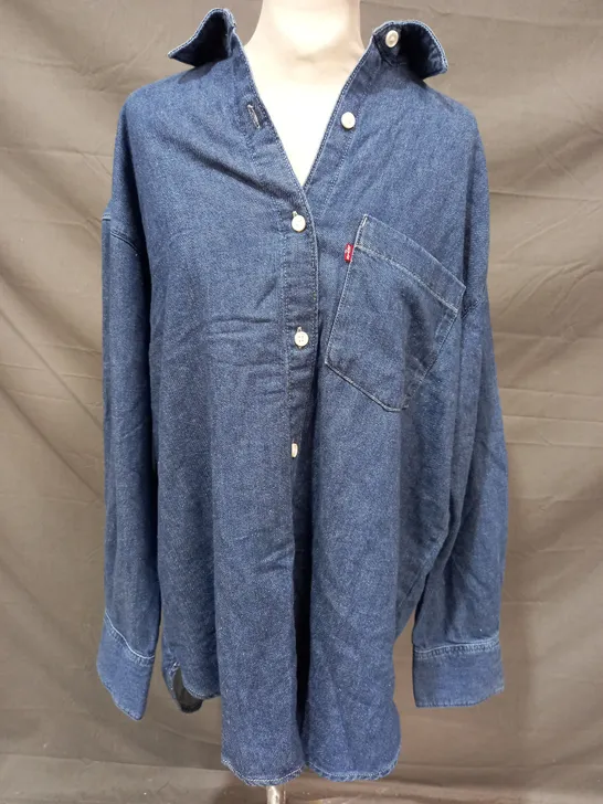 LEVI'S OVERSIZED DENIM SHIRT IN BLUE SIZE SMALL