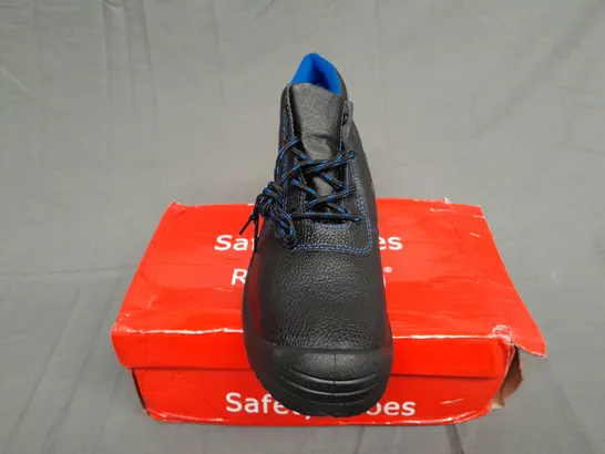 BOXED PAIR OF SAFETY SHOES BY REMISBERG BLACK/NAVY BOOTS SIZE 43