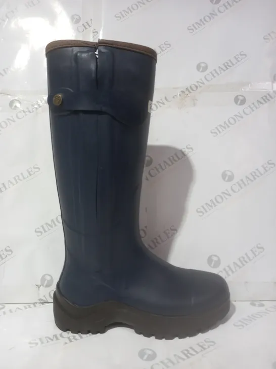 BOXED PAIR OF RYDALE LADY GRANSMOOR II ZIP WELLINGTON BOOTS IN NAVY EU SIZE 42