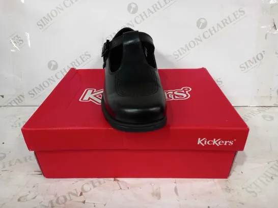 BOXED PAIR OF KICKERS FRAGMA T-BUCKLE LEATHER SHOES IN BLACK EU SIZE 40