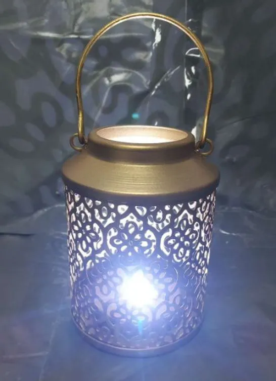 17 DOORBUSTER - HANDMADE MOROCCAN STYLE LED LANTERN WITH GOLDEN FINISH (3XAAA BATTERY REQUIRED)