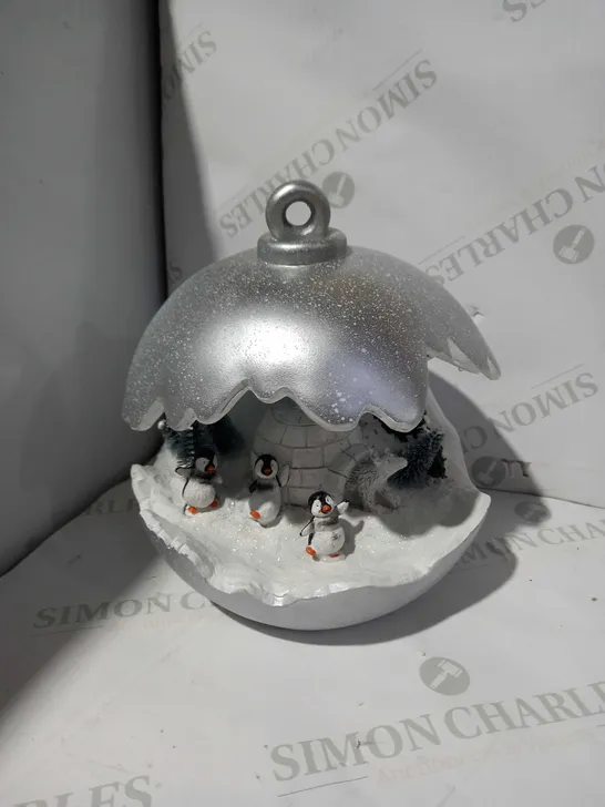 CHRISTMAS DETAILED BAUBLE DECORATION 