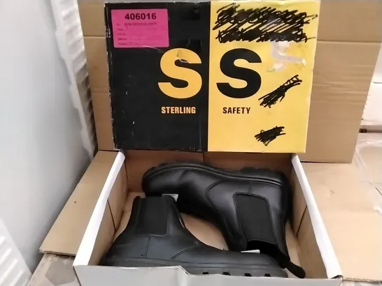 STERLING SAFETY WORK BOOTS SIZE 10