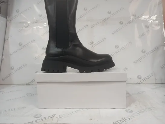 BOXED PAIR OF WHERE'S THAT FROM BOOTS IN BLACK SIZE 5