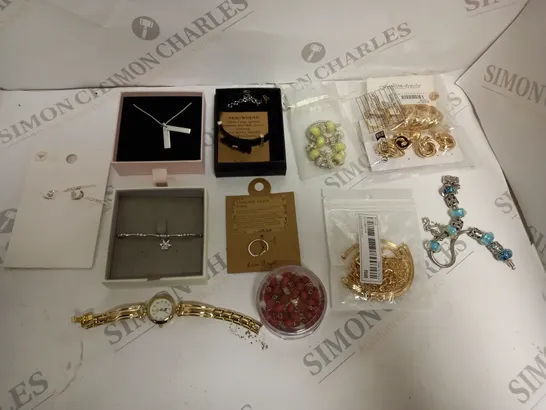 APPROXIMATELY 30 ASSORTED JEWELLERY ITEMS IN VARIOUS STYLES TO INCLUDE EARRINGS, NECKLACES, WATCHES ETC	