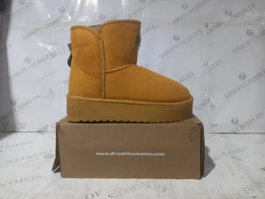 BOXED PAIR OF D.FRANKLIN NORDIC BOOTS IN YELLOW EU SIZE 40