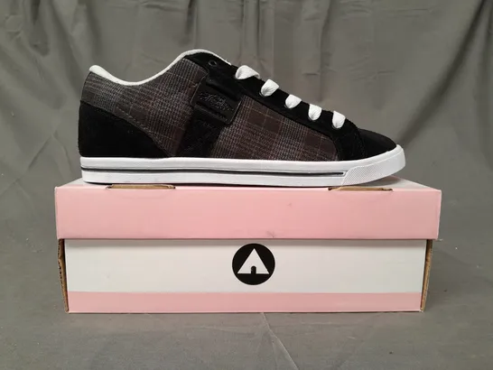 BOX OF APPROXIMATELY 10 BOXED PAIRS OF AIR WALK TRAINERS IN BLACK/PLAID/WHITE - VARIOUS SIZES