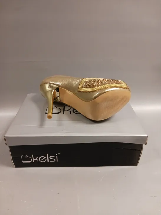 BOXED PAIR OF KELSI GOLD SEQUINED SLIP ON HIGH HEEL SHOES - 6