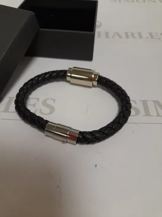 TREAT REPUBLIC PERSONALISED MENS BLACK LEATHER BRACELET RRP £40