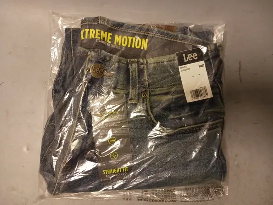 BRAND NEW LEE EXTREME MOTION STRAIGHT LEG TAPERED FIT JEANS IN BLUE SIZE 30/32