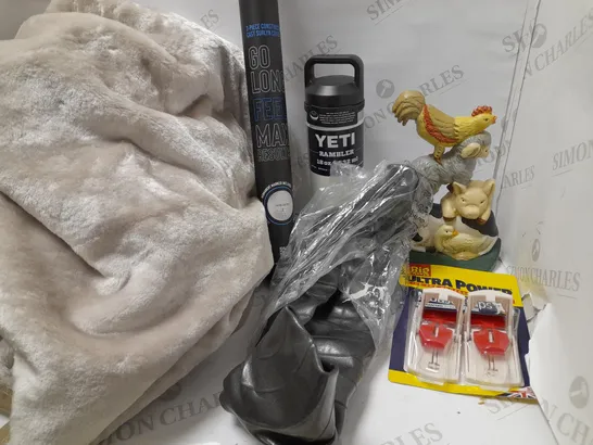 LOT OF APPROX 6 ASSORTED HOUSEHOLD ITEMS TO INCLUDE YETI RAMBLER FLASK, ULTRA POWER MOUSE TRAPS, PLUSH SILVER BLANKET THROW, ETC