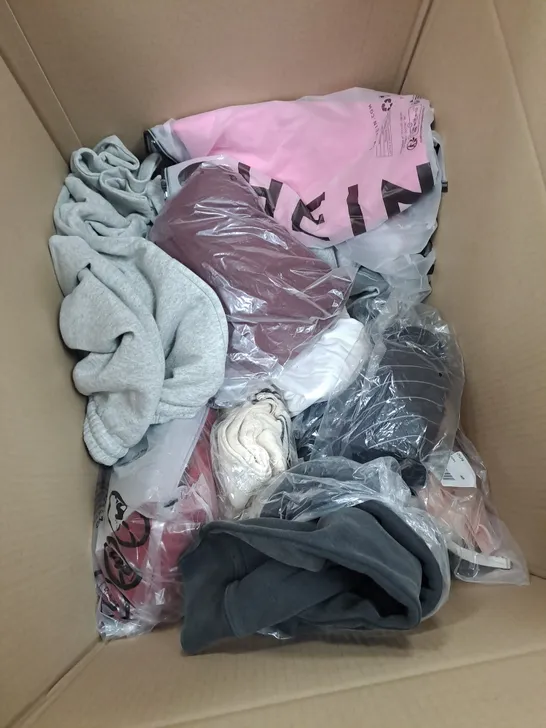 BOX OF APPROXIMATELY 15 ASSORTED CLOTHING ITEMS VARYING IN SIZE/COLOUR/STYLE TO INCLUDE: TOPS, TROUSERS, JUMPERS