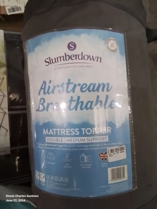 SELECTION OF APPROXIMATELY 10X QUALITY HOUSEHOLDS ITEMS TO INCLUDE X4 DUVETS, CLOTHES AIRER, MATTRESS TOPPER ROLLER BLINDS ETC. (SIZES AND PATTERNS VARY)