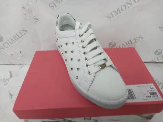 BOXED MODA SIZE 39 WHITE LEATHER ADELAID LACE UP QUILTED TRAINERS 