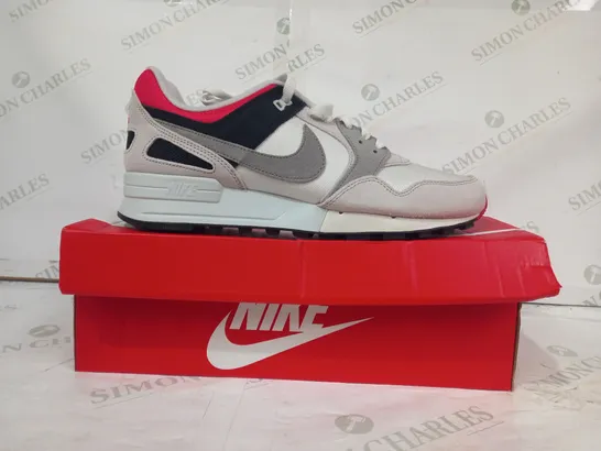 BOXED PAIR OF NIKE AIR PEGASUS '89 SHOES IN WHITE/GREY/BLACK/RED UK SIZE 8.5