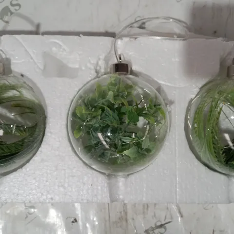 BOXED SARA DAVIES SET OF 3 10 CM PRE-LIT FOLIAGE GLASS BAUBLES