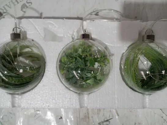 BOXED SARA DAVIES SET OF 3 10 CM PRE-LIT FOLIAGE GLASS BAUBLES