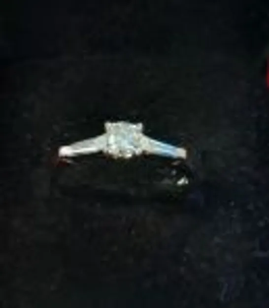 PLATINUM RING SET WTH A NATURAL DIAMOND AND A BAGUETTE TO EACH SHOULDER