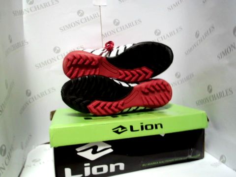 BOXED PAIR OF DESIGNER LION TRAINERS - UK SIZE 6.5